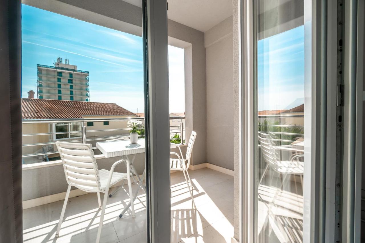 Apartments And Rooms Vuleta, Close To The Beach Makarska Room photo