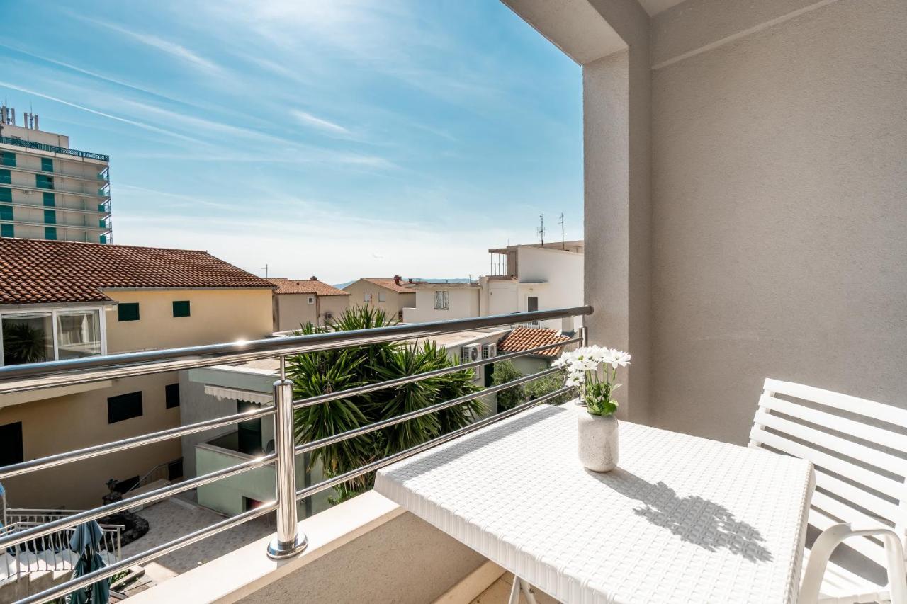 Apartments And Rooms Vuleta, Close To The Beach Makarska Room photo